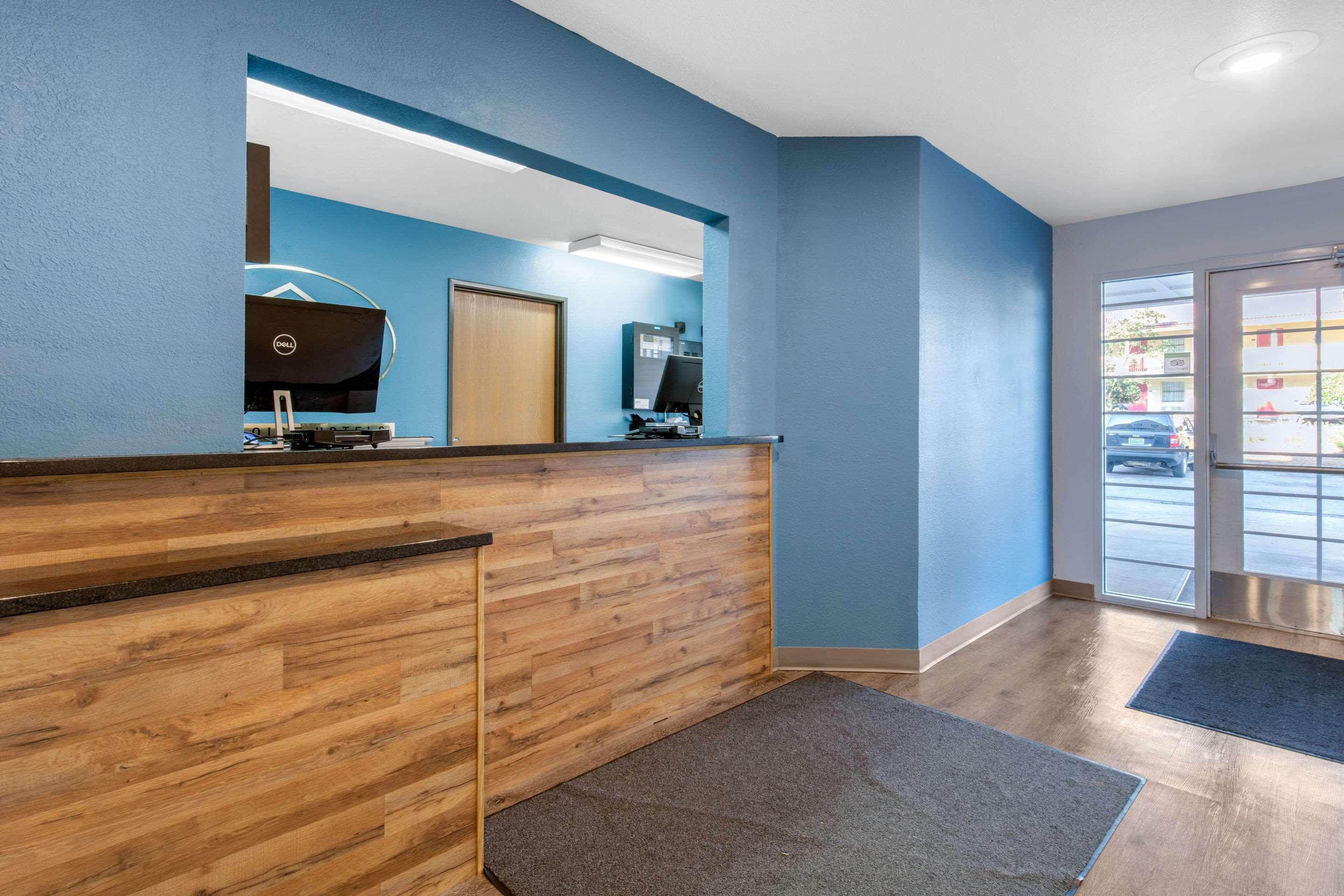 Suburban Studios Huntsville University Area Екстериор снимка